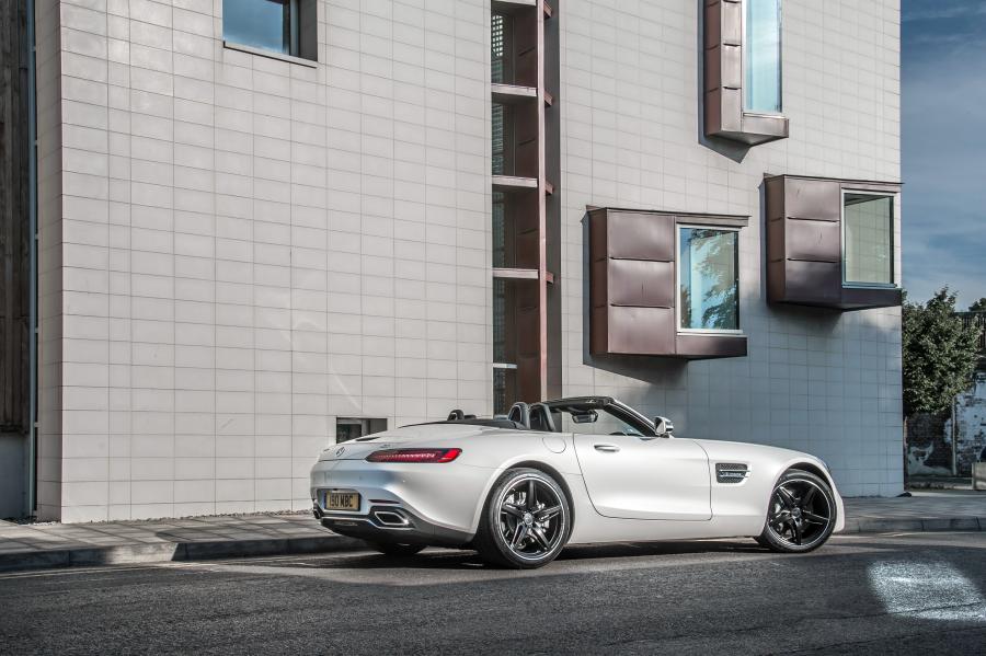  Mercedes-AMG GT Roadster 2017 года  (UK) (фото 23 из 40)